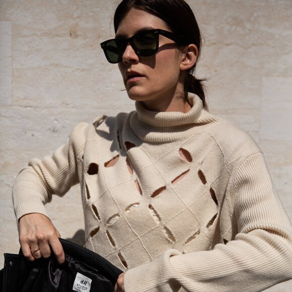 H&M Cashmere-blend Cream Cut-Out Cropped Turtleneck Sweater Ext-Long Sleeve SzXL - Picture 5 of 7